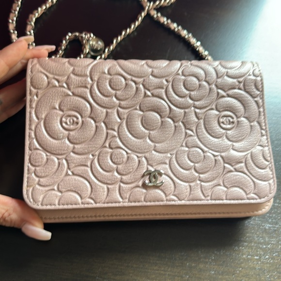 Camilla Wallet on a chain bag - Picture 2 of 9